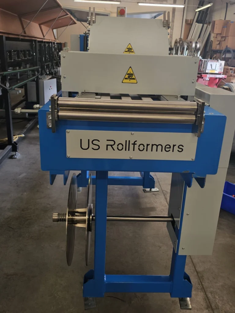Industrial downspout roll forming machines with servo motors