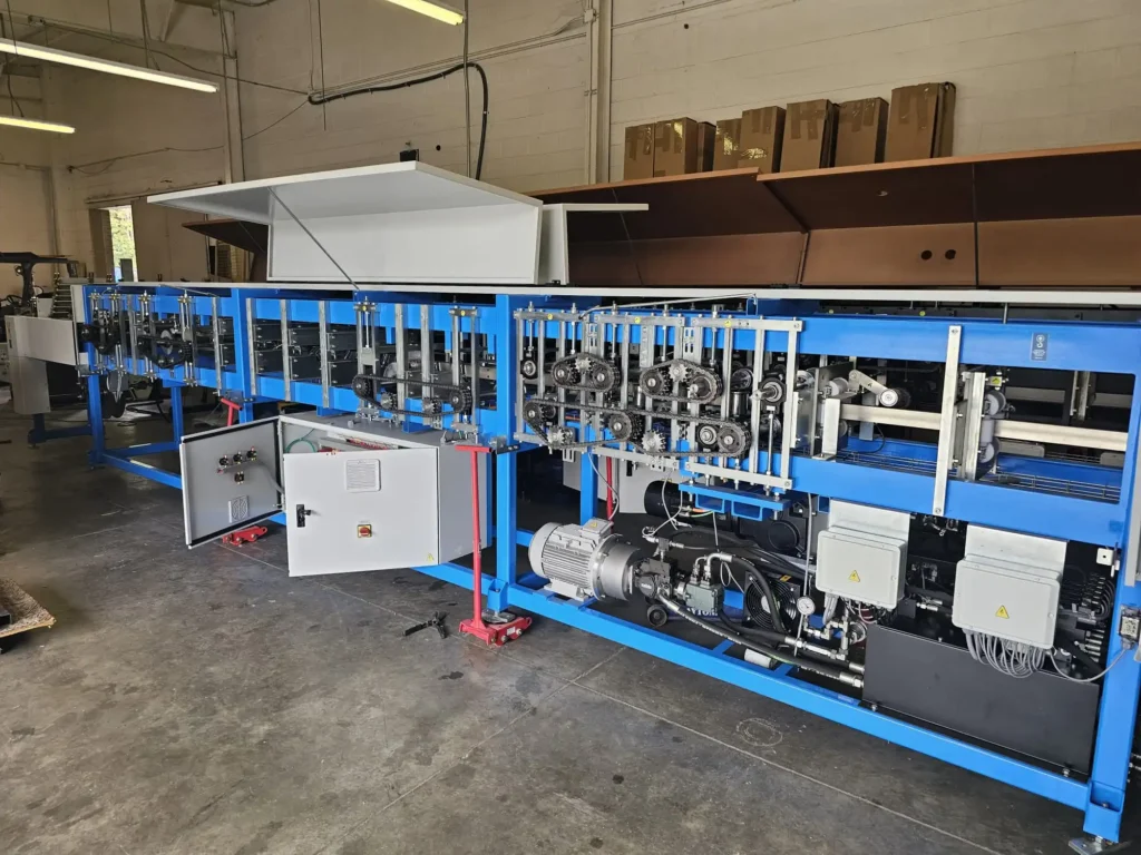 Industrial seamless downspout machine roll former with automated servo motors and decoiler