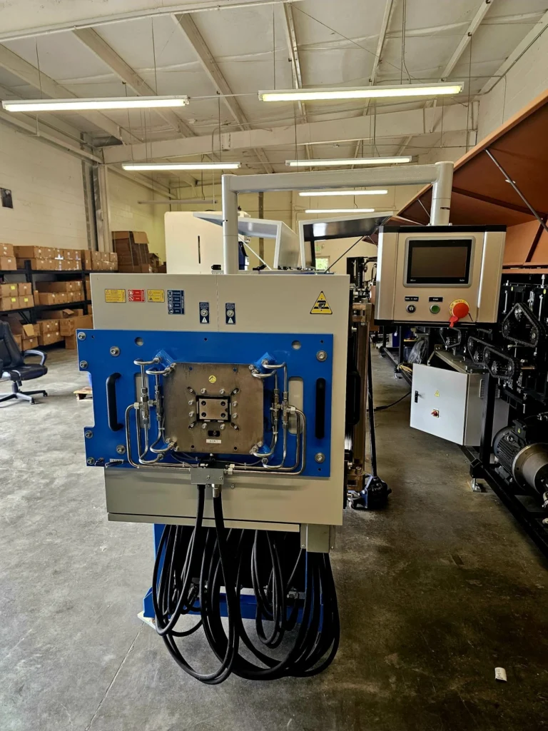 Industrial downspout roll forming machine with servo motor technology